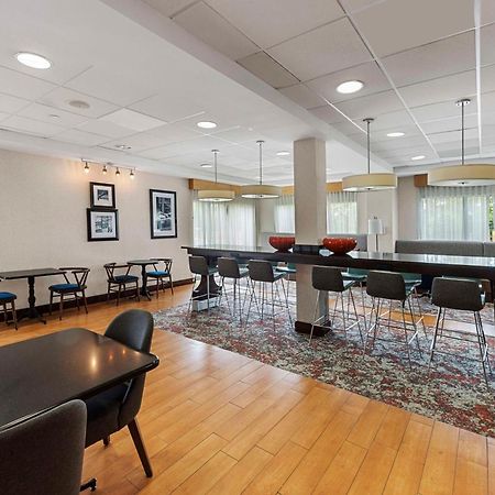 Hampton Inn Nanuet Exterior photo