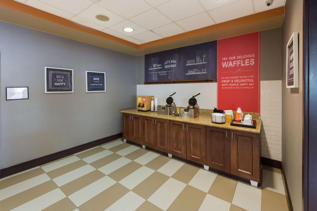 Hampton Inn Nanuet Exterior photo