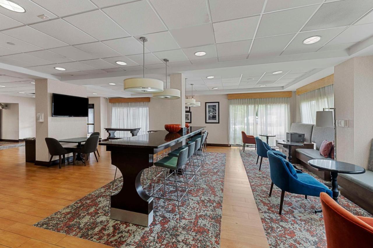 Hampton Inn Nanuet Exterior photo